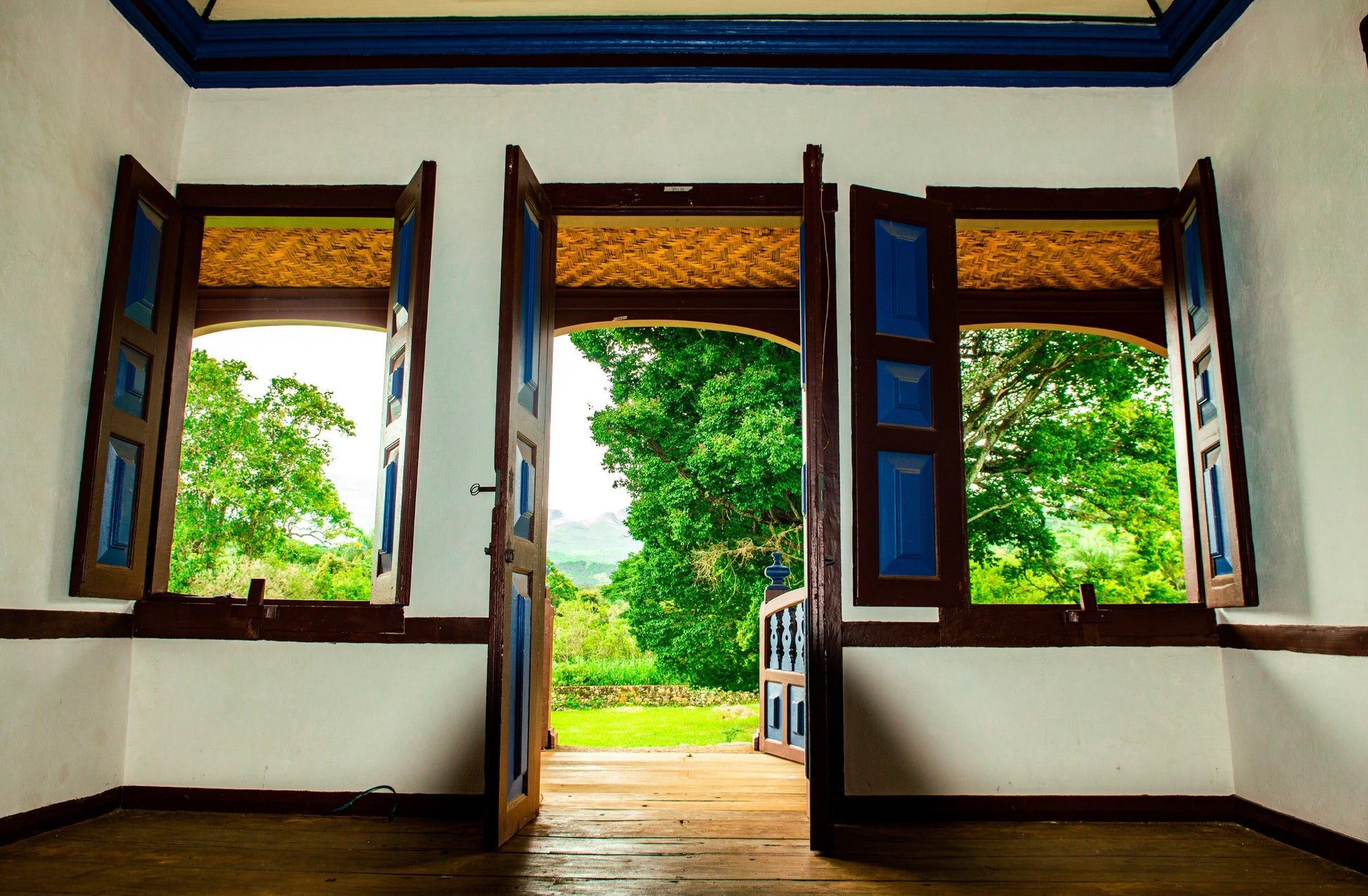 Photo of the inside of a house ready to be cleansed Photo by Caio